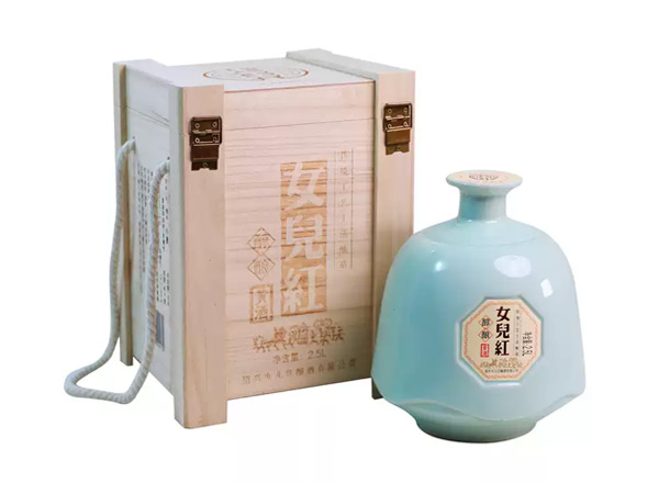 鞍山回收绍兴女儿红黄酒醇酿花雕酒木质礼盒2.5L坛装黄酒